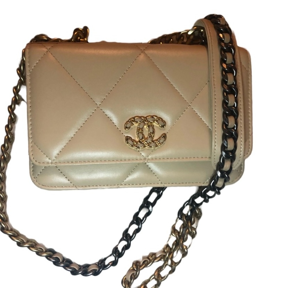 ❌SOLD❌Chanel 19 WOC Cream Quilted Women's Bag - Picture 5 of 7